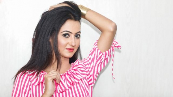  জয়ীর মুকুট মিতুকে উপহার দিয়েছে ভয়