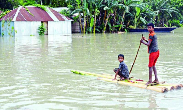 বন্যায় দেশের ১২ জেলায় শিশু ও গোখাদ্যের তীব্র সংকট